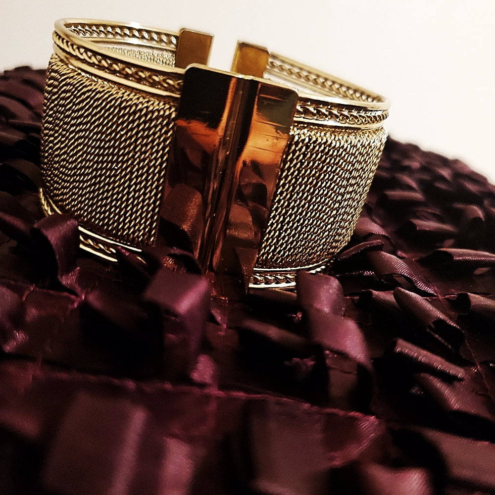 Gold fashion bracelet